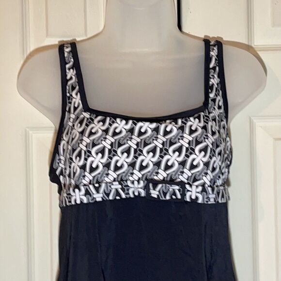 It Figures Swim Dress Built In Bra Tummy Panel 10T - Picture 2 of 16